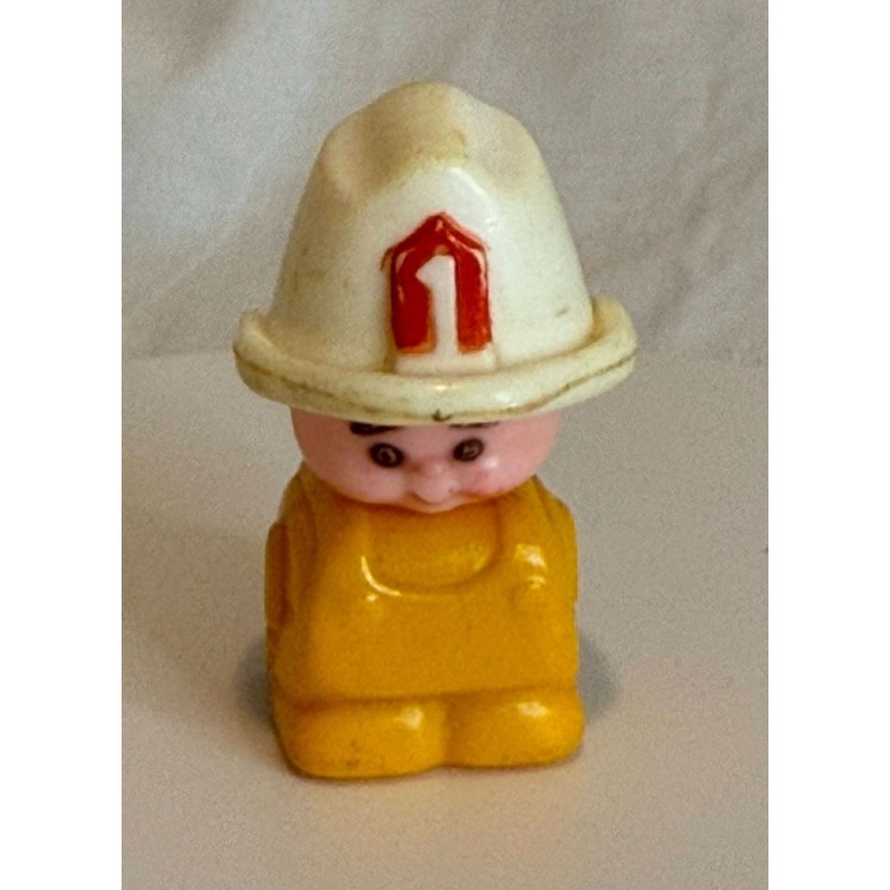 1972 G.M.F.G.I General Mills Cereal Toy Hong Kong Fireman Boy Hat GMFGI 1-3/4"